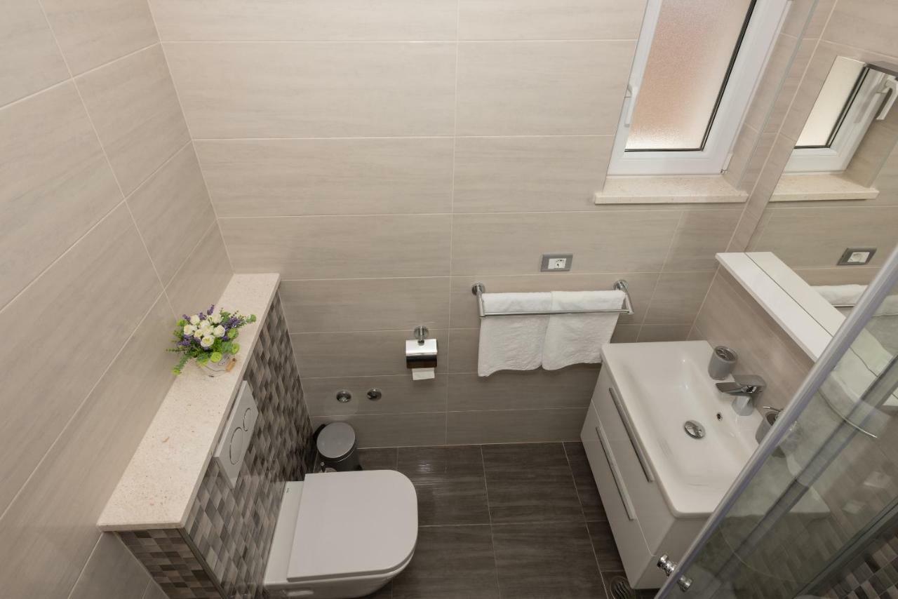 Apartmani Vujcic Makarska Exterior foto