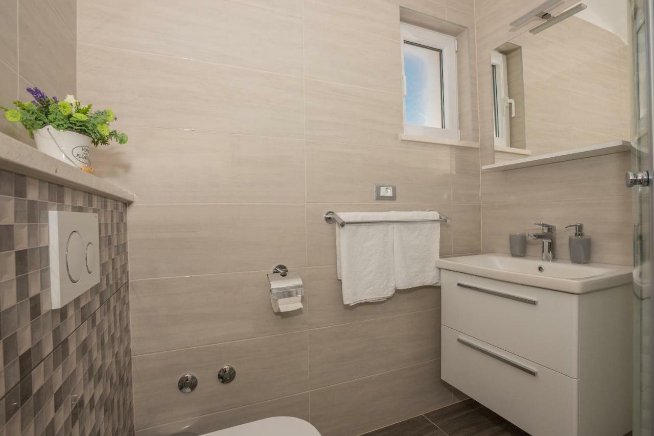Apartmani Vujcic Makarska Exterior foto