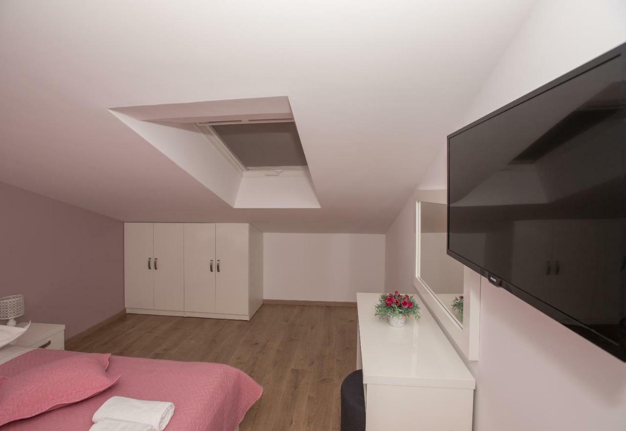 Apartmani Vujcic Makarska Exterior foto